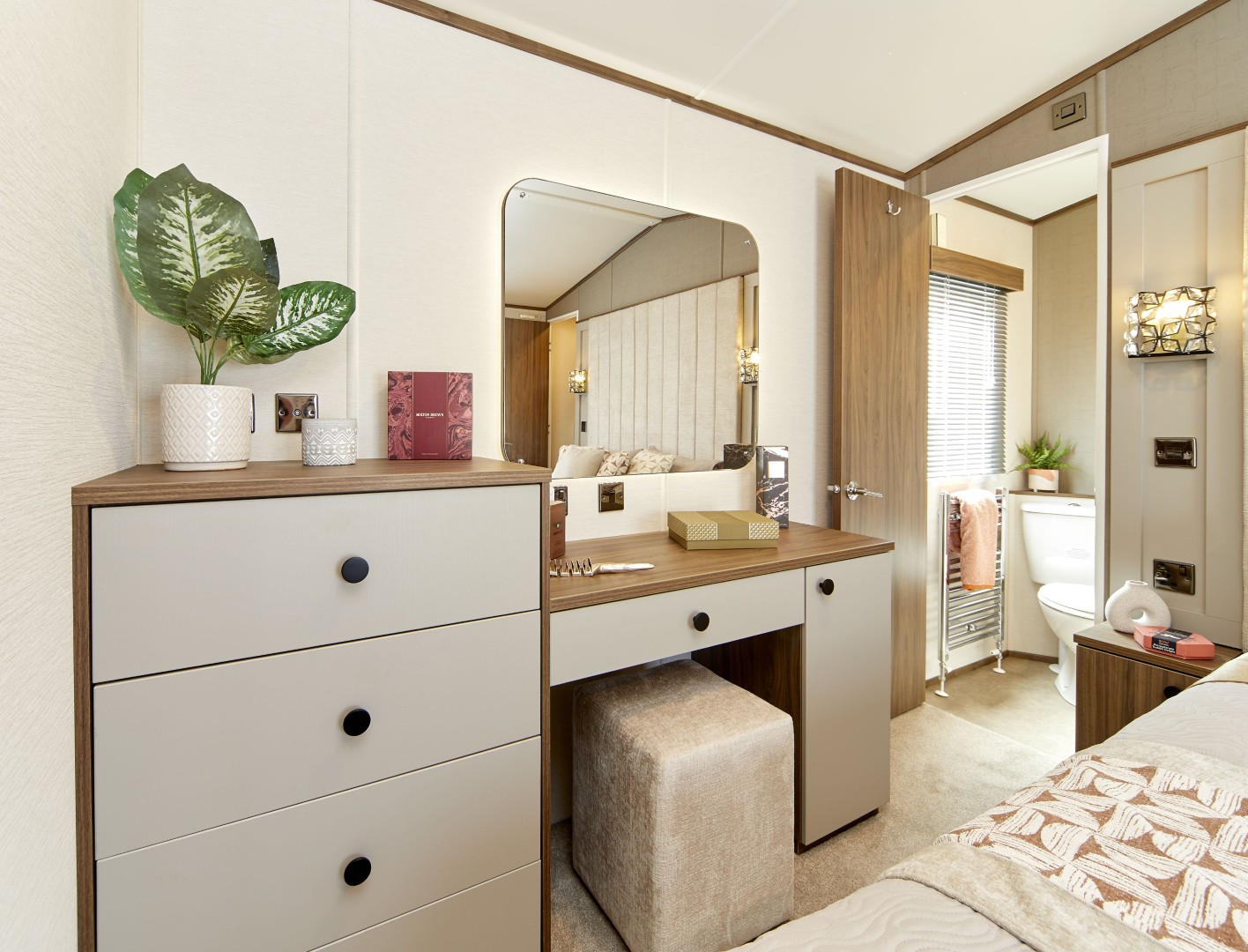 Main Bedroom Cabinets