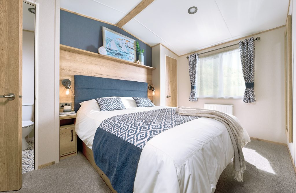 ABI WINDERMERE MAIN BEDROOM 0131 RT 1024X669